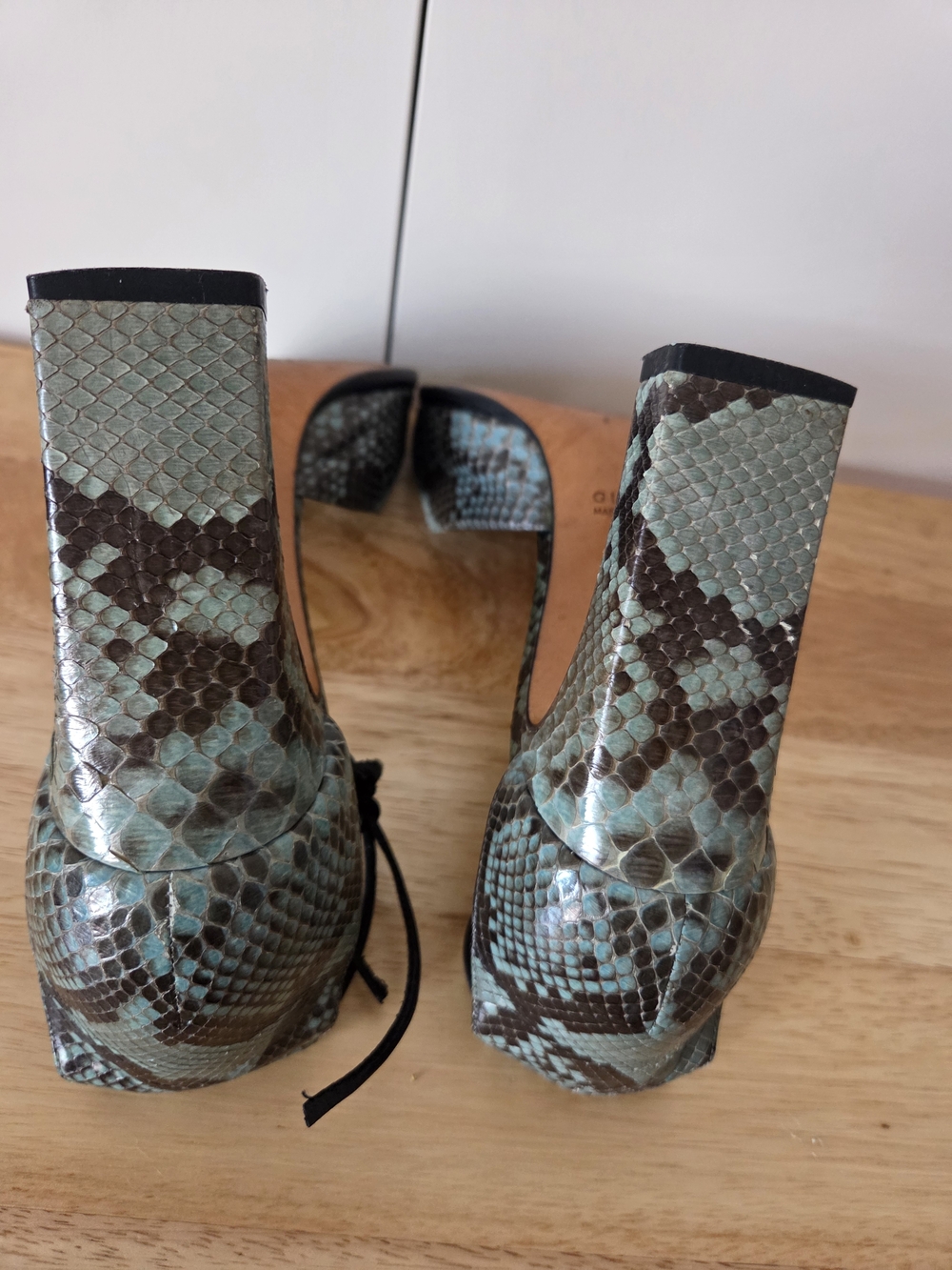 Gucci Greenish Blue Neutral Snakeskin Horsebit Ankle-Tie Heels Size 9 - Picture 8 of 9